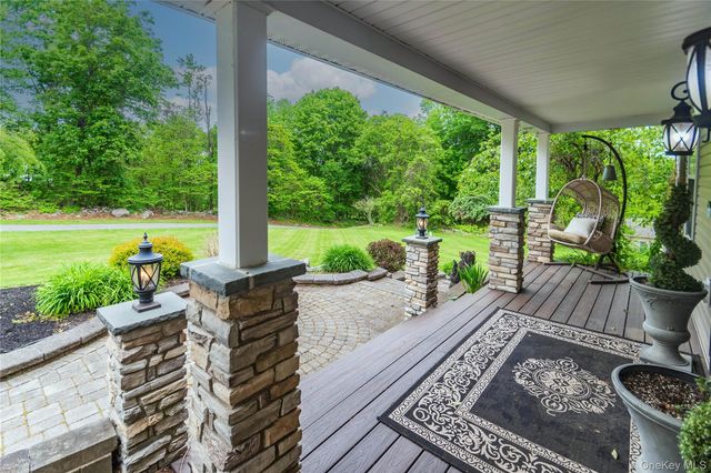 1 Starlight Path, Wallkill, NY 12589