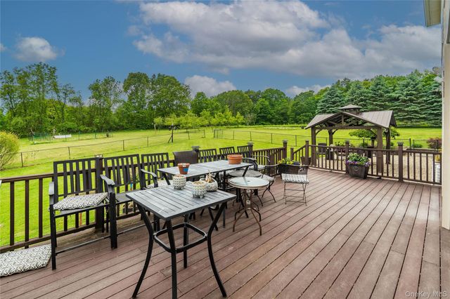1 Starlight Path, Wallkill, NY 12589