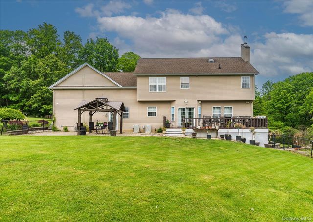 1 Starlight Path, Wallkill, NY 12589