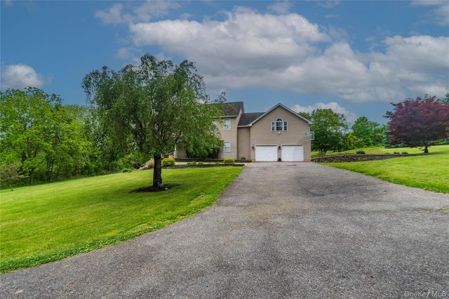 1 Starlight Path, Wallkill, NY 12589