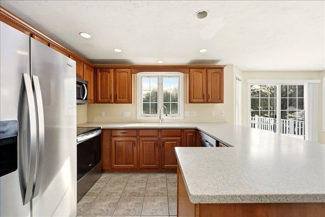 7 Tispaquin St, Middleboro, MA 02346