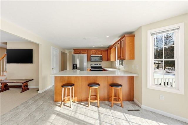 7 Tispaquin St, Middleboro, MA 02346