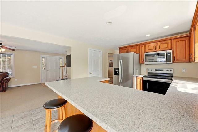 7 Tispaquin St, Middleboro, MA 02346