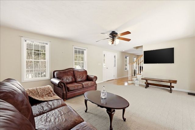 7 Tispaquin St, Middleboro, MA 02346