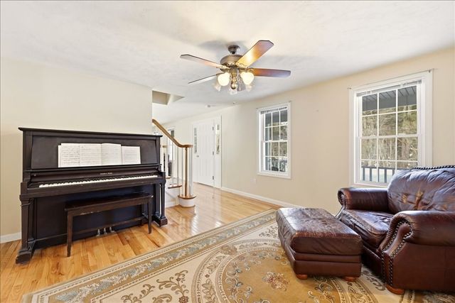 7 Tispaquin St, Middleboro, MA 02346