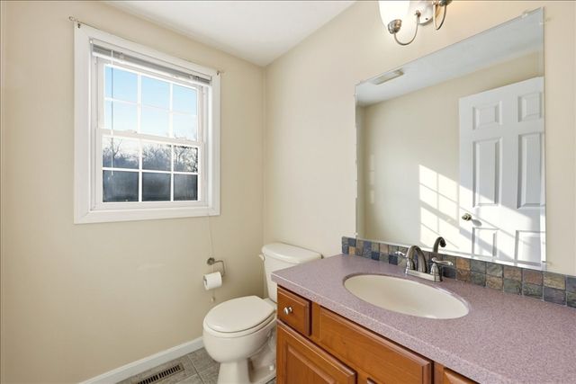 7 Tispaquin St, Middleboro, MA 02346