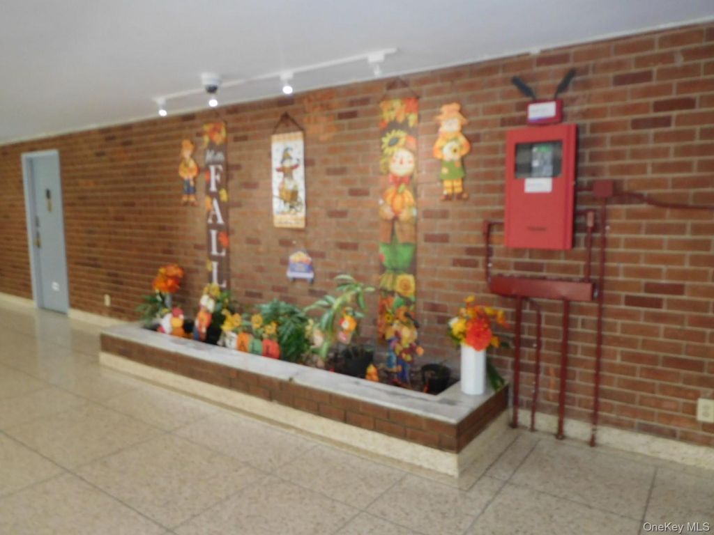 2 Sadore Lane 7-T, Yonkers, NY 10710 — photo 3