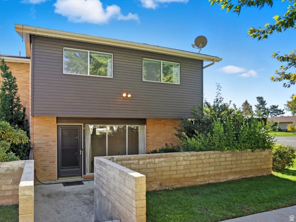Image 2 of property listing at 856 E 5575 S, South Ogden, UT 84405