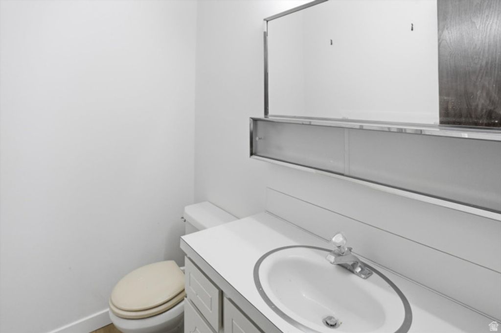 Image 11 of property listing at 856 E 5575 S, South Ogden, UT 84405