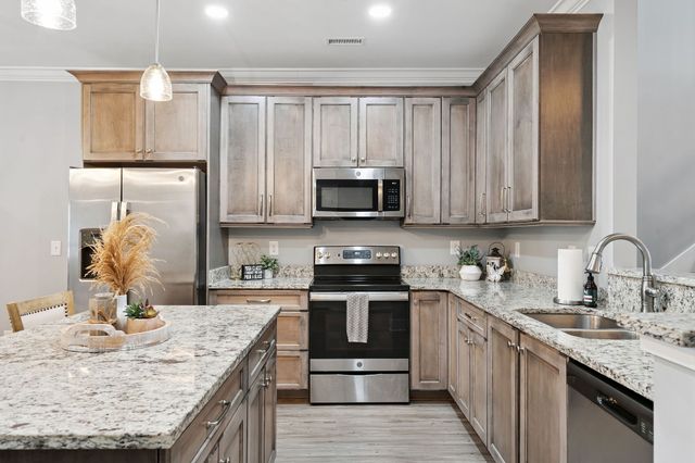 65 Campfire Ct, Winchester, TN 37398