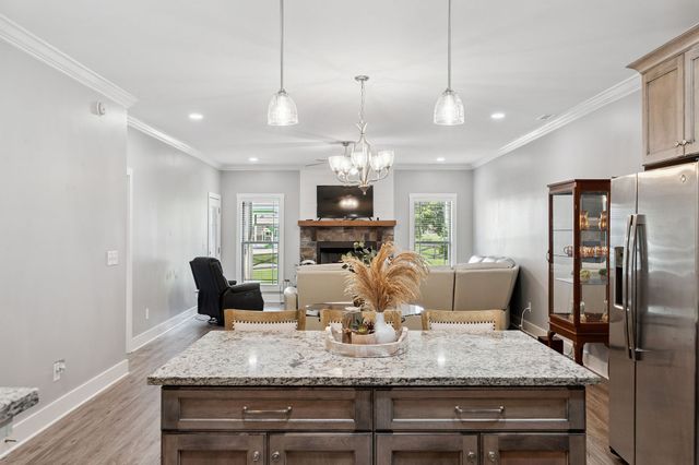 65 Campfire Ct, Winchester, TN 37398