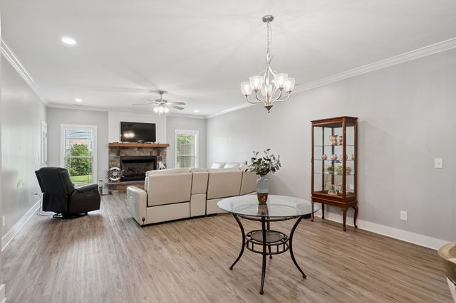 65 Campfire Ct, Winchester, TN 37398