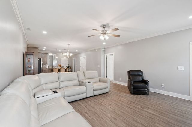 65 Campfire Ct, Winchester, TN 37398