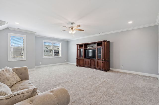 65 Campfire Ct, Winchester, TN 37398