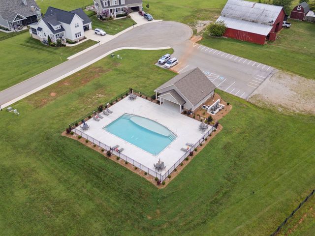 65 Campfire Ct, Winchester, TN 37398