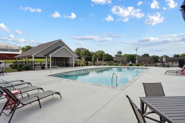 65 Campfire Ct, Winchester, TN 37398