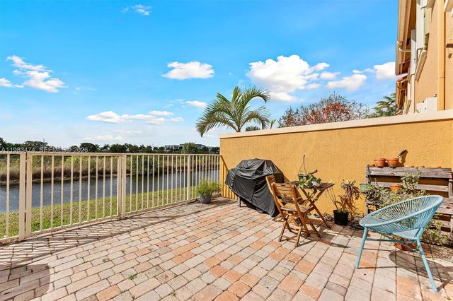 1086 SW 144th Ave 802, Pembroke Pines, FL 33027