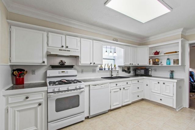 7615 Theisswood Road, Spring, TX 77379