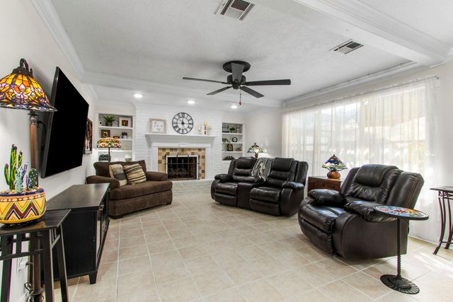 7615 Theisswood Road, Spring, TX 77379