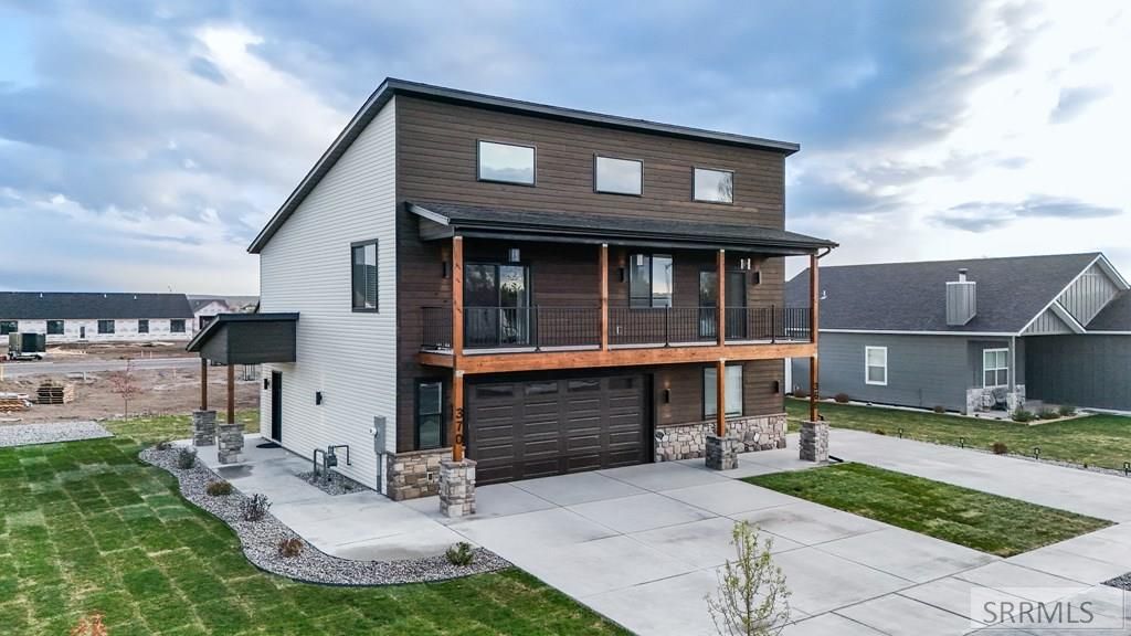 Image 10 of property listing at 370 Camas Street, Sugar City, ID 83448