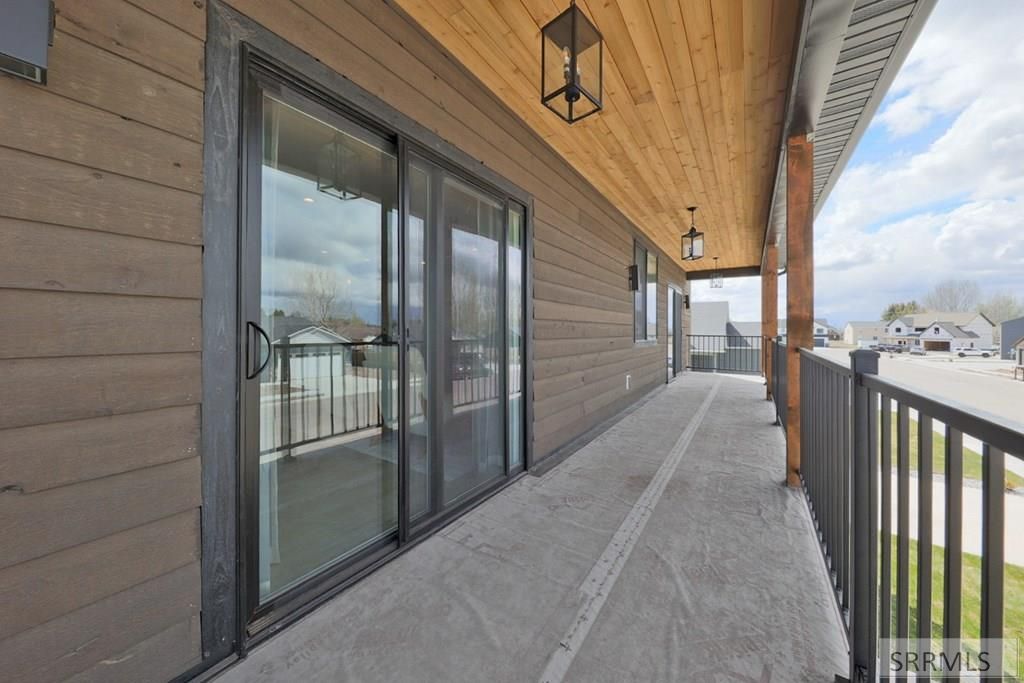 Image 12 of property listing at 370 Camas Street, Sugar City, ID 83448