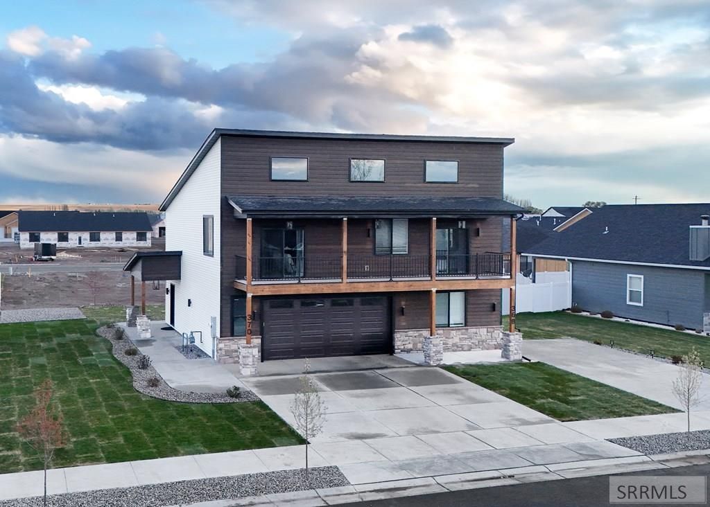 Image 9 of property listing at 370 Camas Street, Sugar City, ID 83448