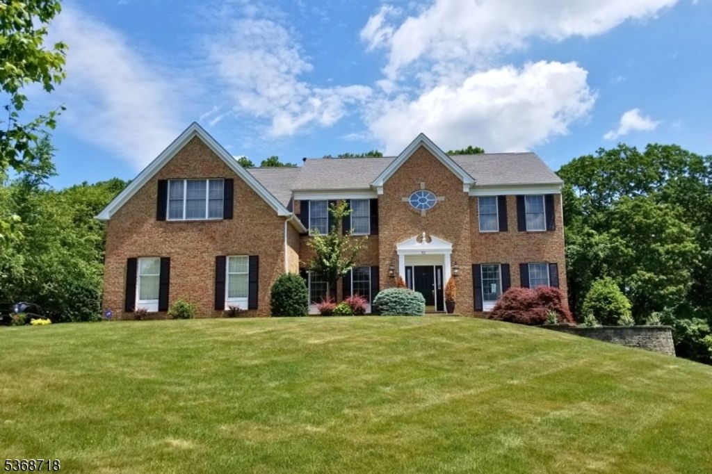 32 Vista Dr, Mount Olive Twp., NJ 07836
