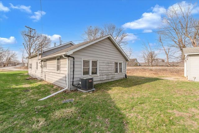 515 2nd Avenue W, Milan, IL 61264