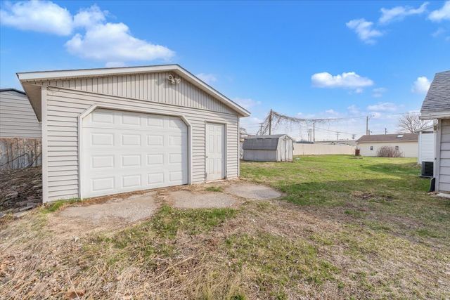 515 2nd Avenue W, Milan, IL 61264