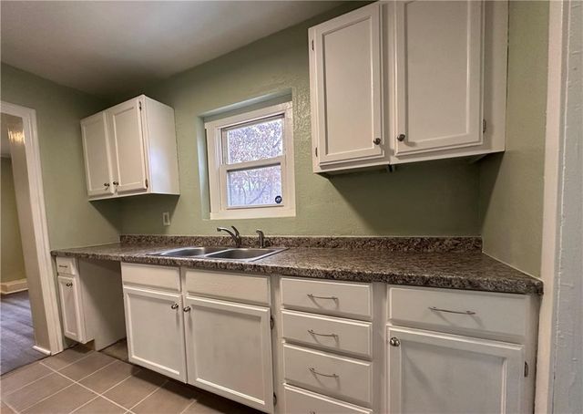 2124 E 78th Street, Kansas City, MO 64132