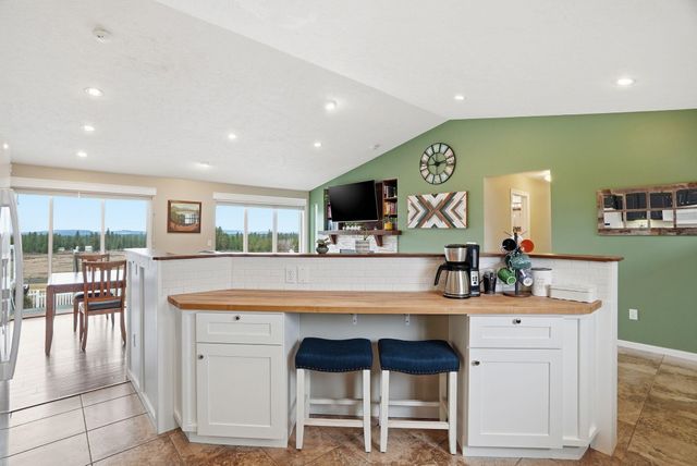 14211 S Keeney Rd, Spokane, WA 99224