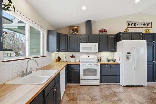 14211 S Keeney Rd, Spokane, WA 99224