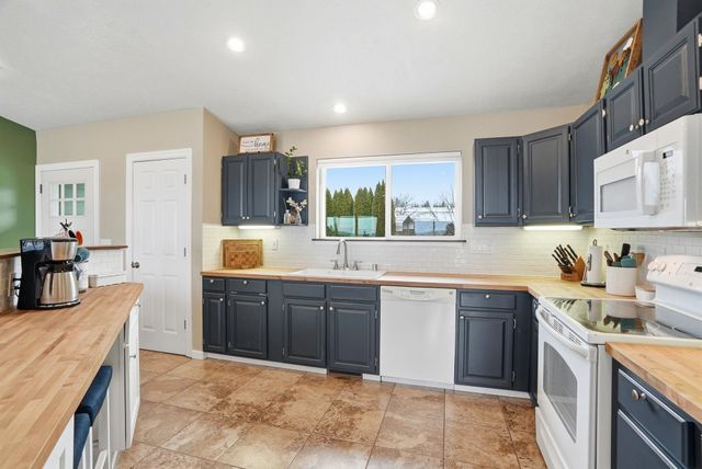 14211 S Keeney Rd, Spokane, WA 99224