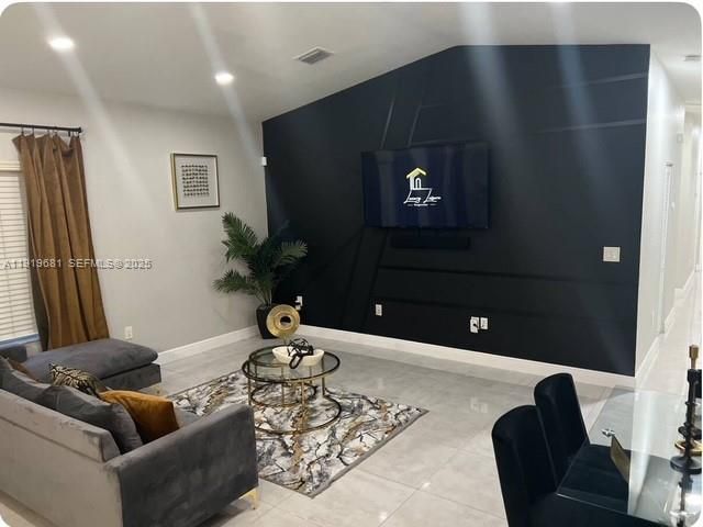 933 NW 2nd Avenue, Fort Lauderdale, FL 33311