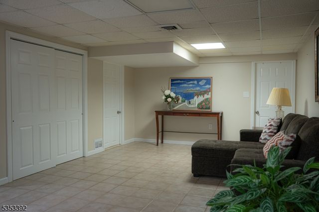 15 Millridge Rd, Secaucus Town, NJ 07094