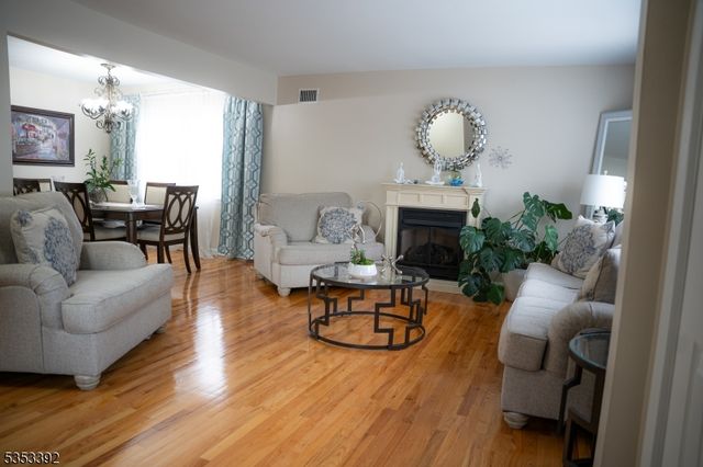 15 Millridge Rd, Secaucus Town, NJ 07094