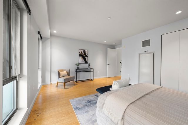 691 Massachusetts Ave TH102, Boston, MA 02118