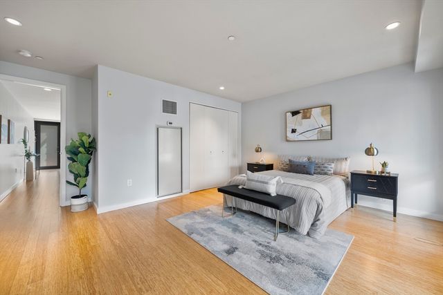 691 Massachusetts Ave TH102, Boston, MA 02118