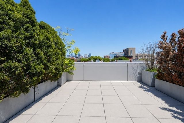 691 Massachusetts Ave TH102, Boston, MA 02118