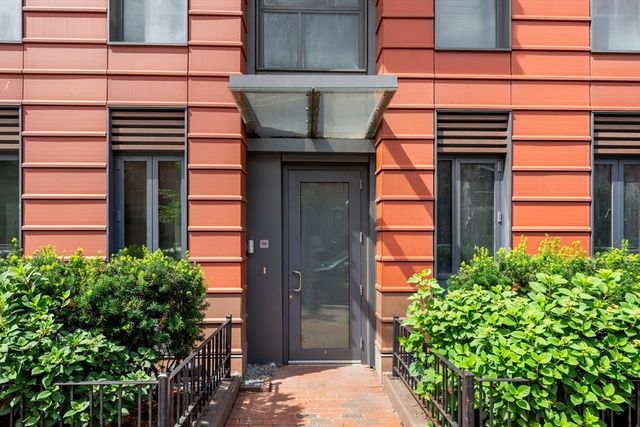 691 Massachusetts Ave TH102, Boston, MA 02118