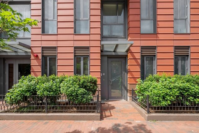 691 Massachusetts Ave TH102, Boston, MA 02118