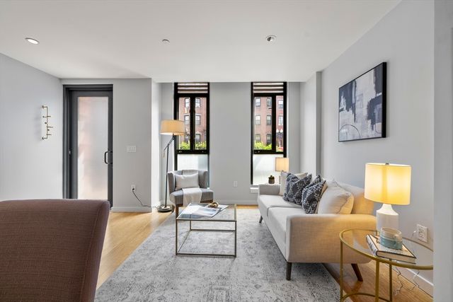 691 Massachusetts Ave TH102, Boston, MA 02118