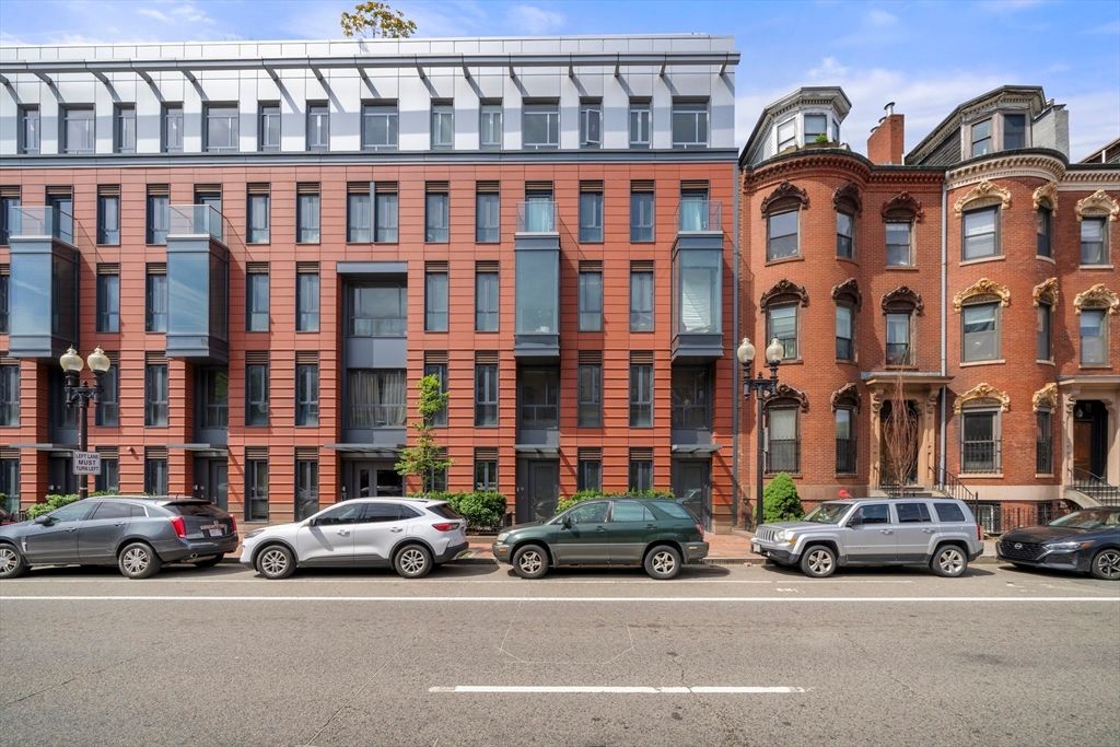 691 Massachusetts Ave TH102, Boston, MA 02118