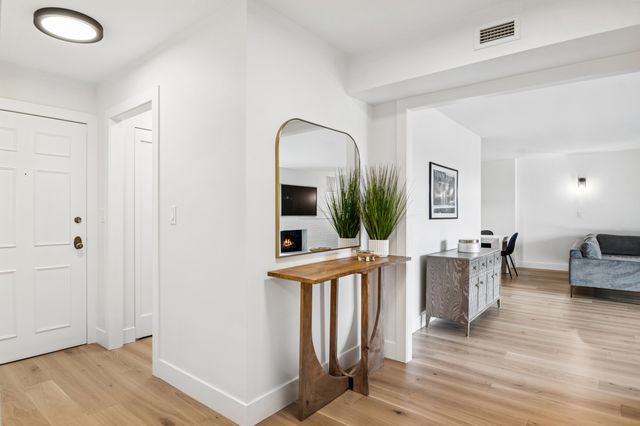 1671 Mission Hills Road S404, Northbrook, IL 60062