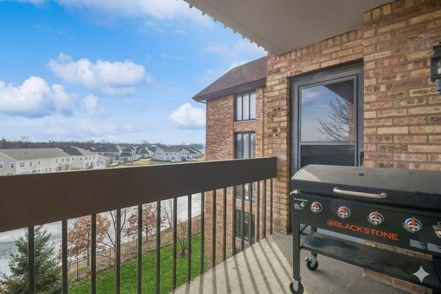 1671 Mission Hills Road S404, Northbrook, IL 60062