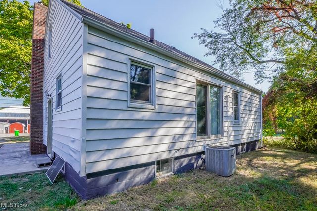 8202 Navarre Road SW, Massillon, OH 44646