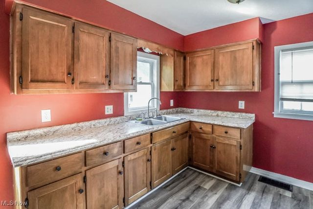 8202 Navarre Road SW, Massillon, OH 44646