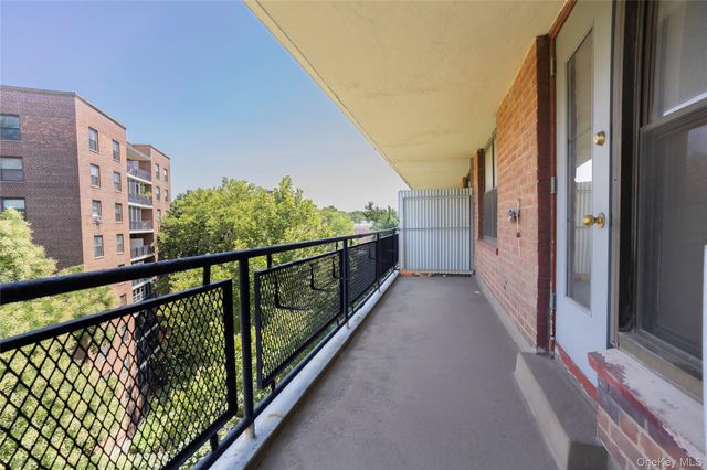35-50 85 Street 7K, Jackson Heights, NY 11372