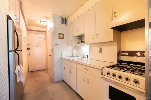 35-50 85 Street 7K, Jackson Heights, NY 11372