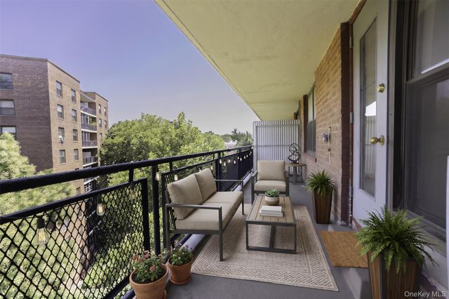 35-50 85 Street 7K, Jackson Heights, NY 11372